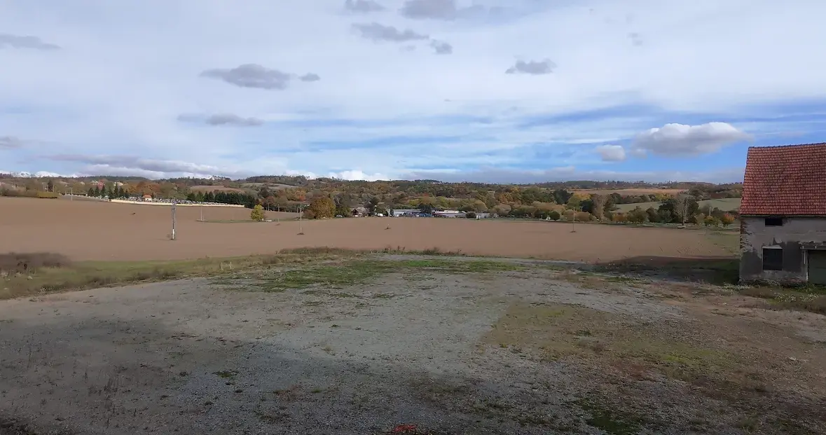 Pozemky pro výstavbu průmyslové haly se schváleným stavebním