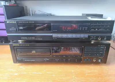 CD přehrávače ONKYO + SANSUI