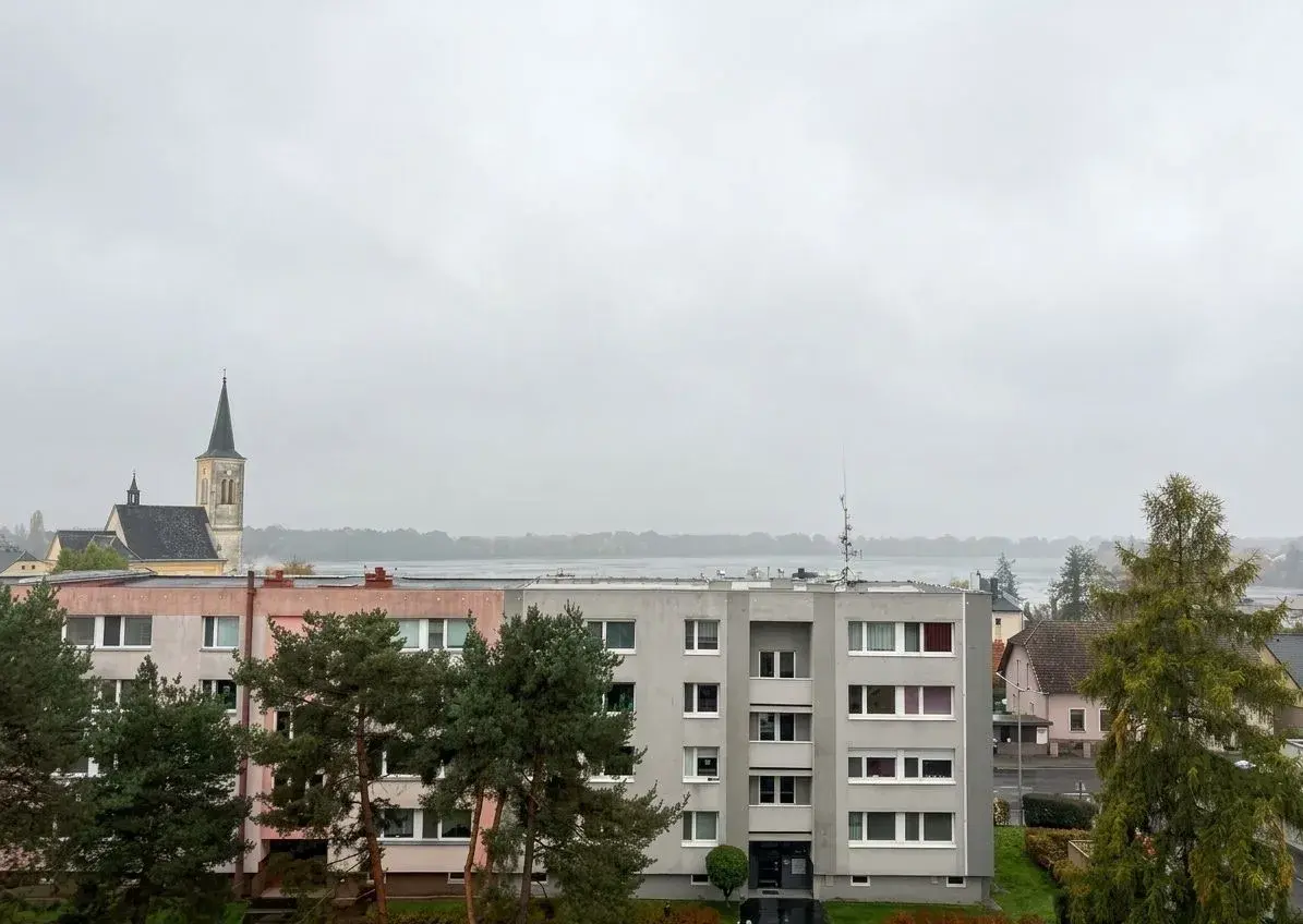 Pronájem prostorného bytu 3+1 s velkým balkonem – centrum Do