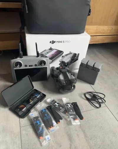 DJI Mini 5 Pro Fly More Combo (DJI RC 2) – málo používaný, v