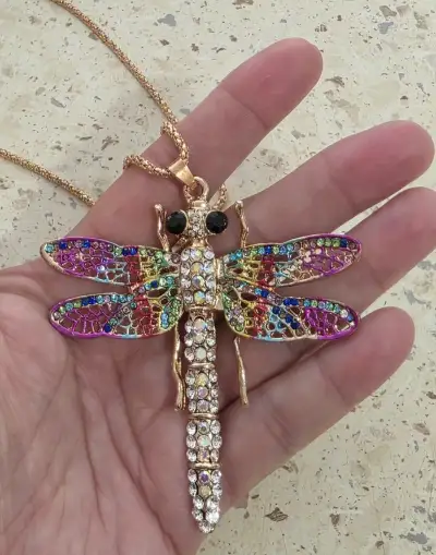 Řetízek vážka zn. Betsey Johnson