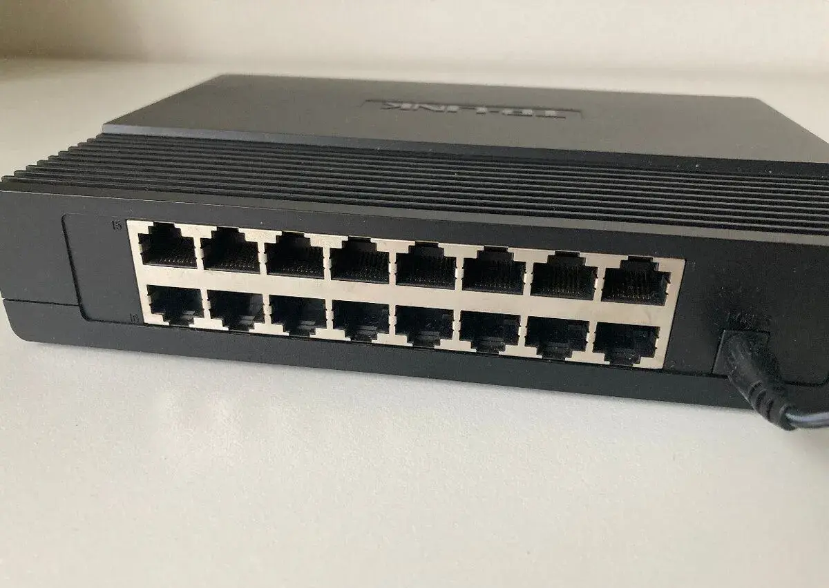 Tp-Link 16-port switch TL-SF1016D
