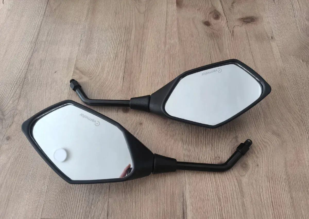 Zpětné zrcátka moto