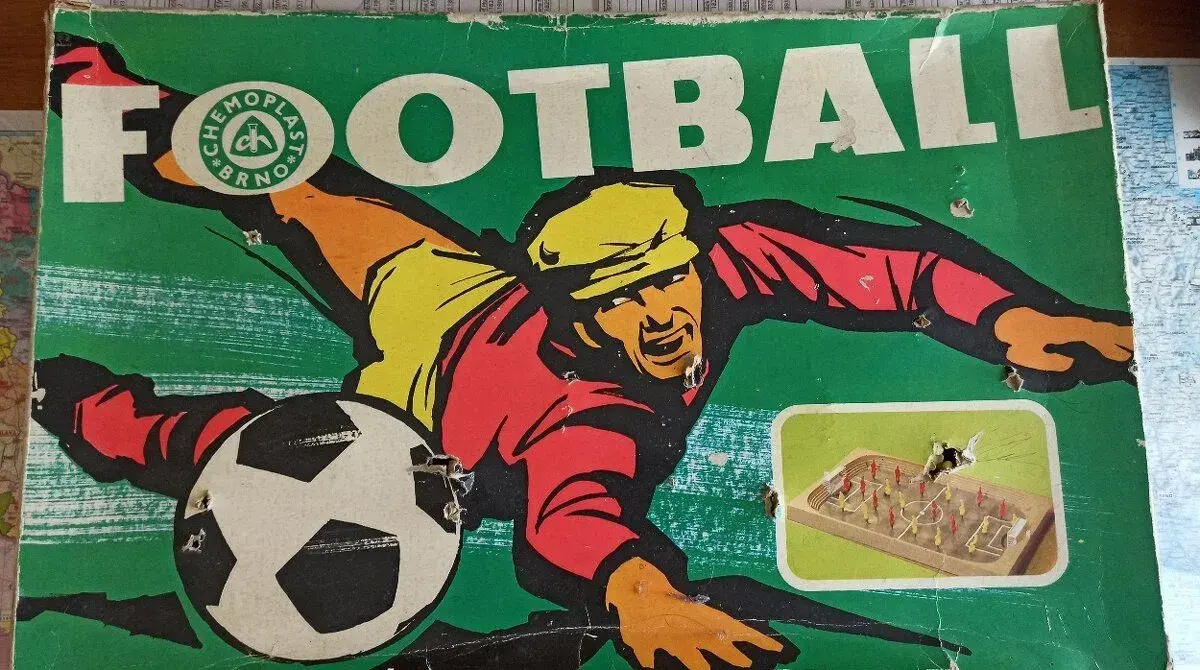 Retro stolní fotbálek