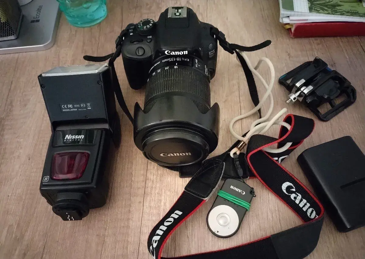 CANON 100D univerzalni obj. EFS 18 - 135