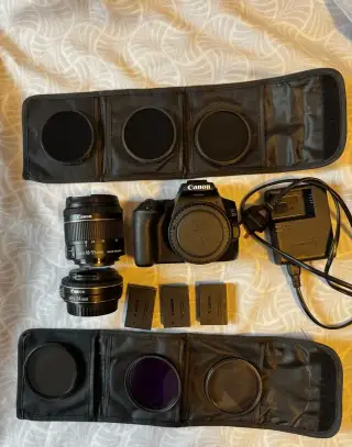 Canon EOS 250D s příslušenstvím