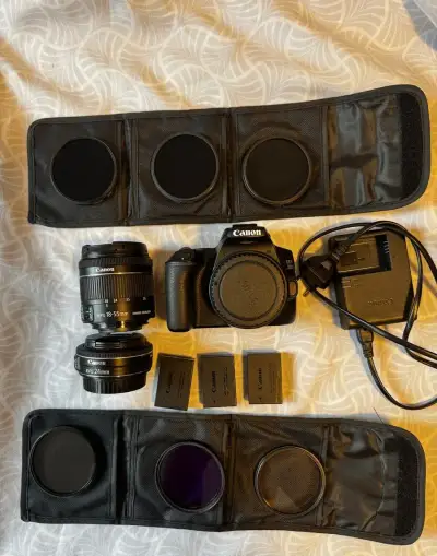 Canon EOS 250D s příslušenstvím