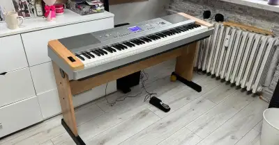 Elektrické piano Yamaha Portable Grand DGX640