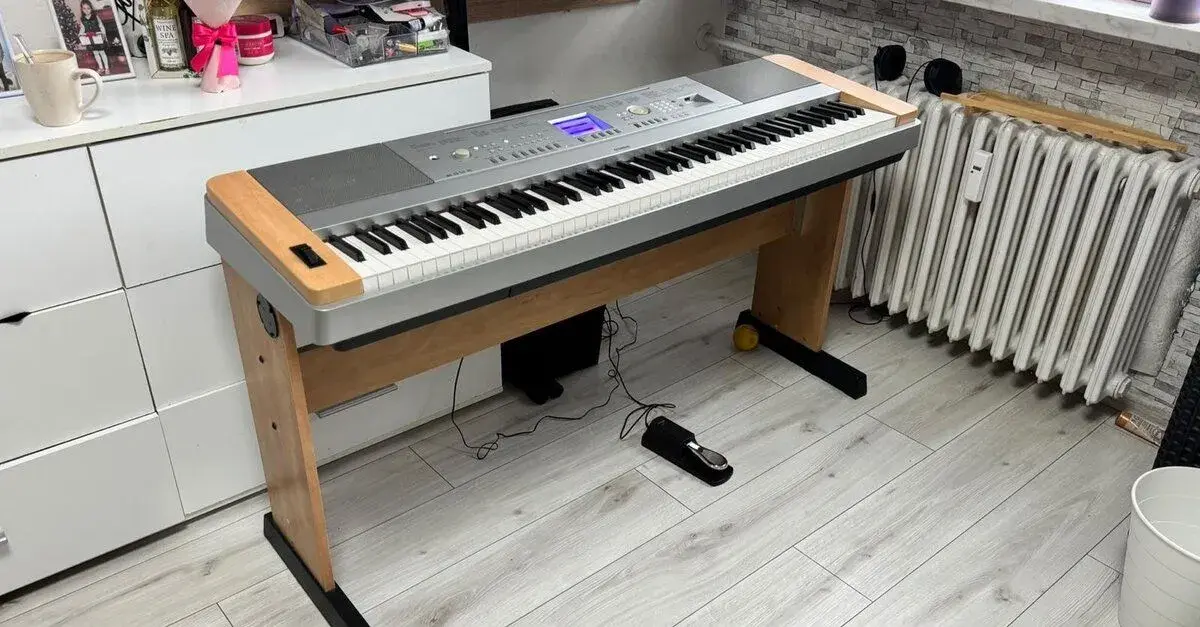 Elektrické piano Yamaha Portable Grand DGX640