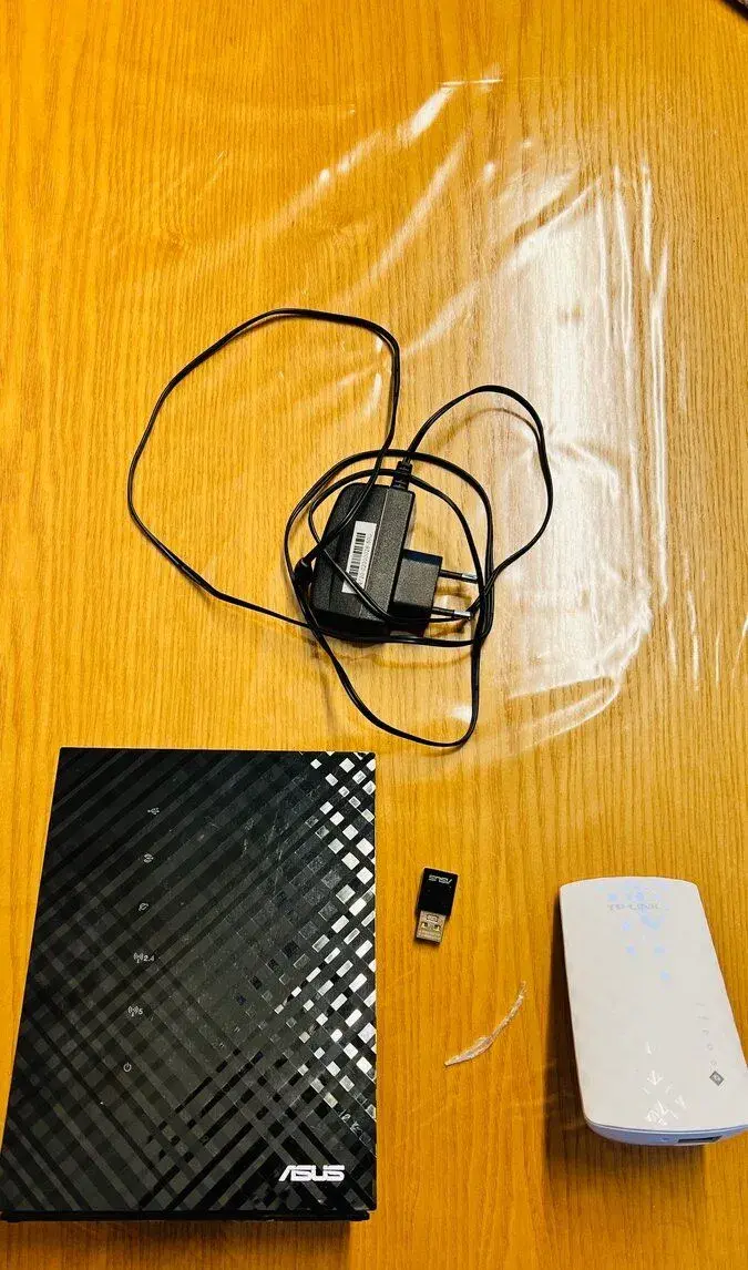 Router ASUS RTAC52U a extender TP LINK AC 750