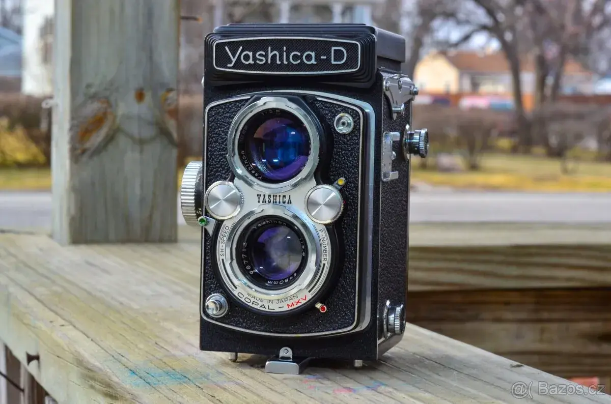 YASHICA-D//YASHINON STŘEDOFORMÁTOVÁ DVOUOKÁ ZRCADLOVKA TLR