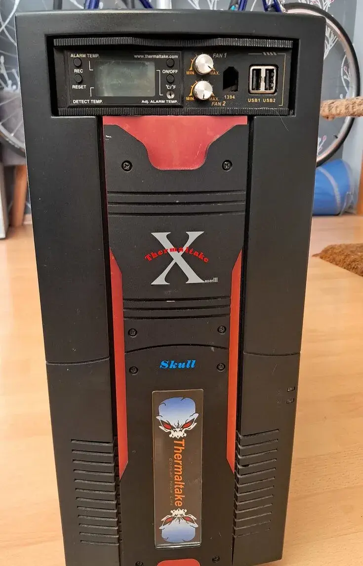 Case Thermatake xsaer III Skull
