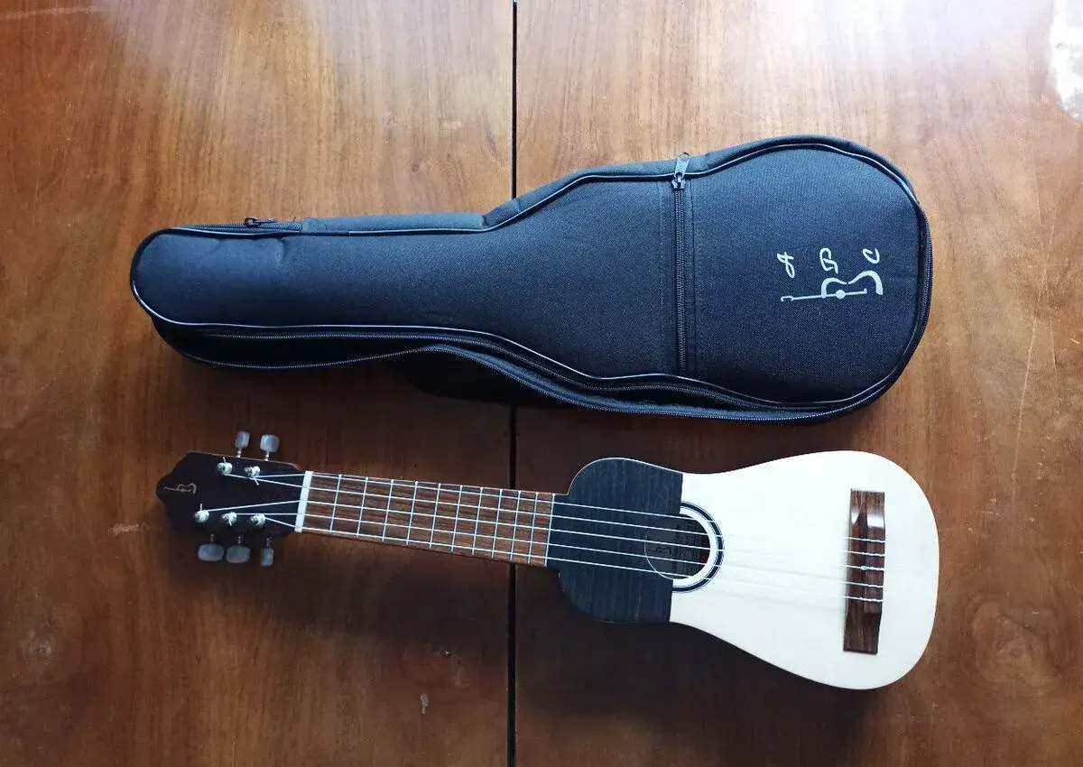 Timple (Ukulele)
