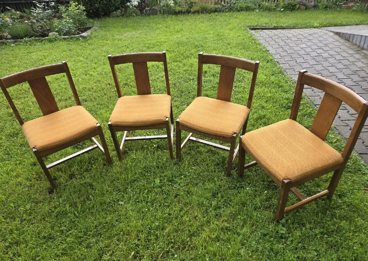 Dřevěné židle s polstrem
