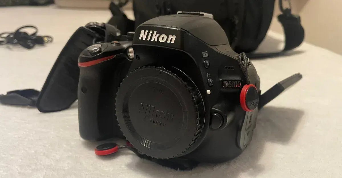 Nikon D5100 + Nikon 18-140 mm, Lowa, Peak Design
