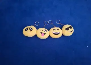 4 plyšový smajlící