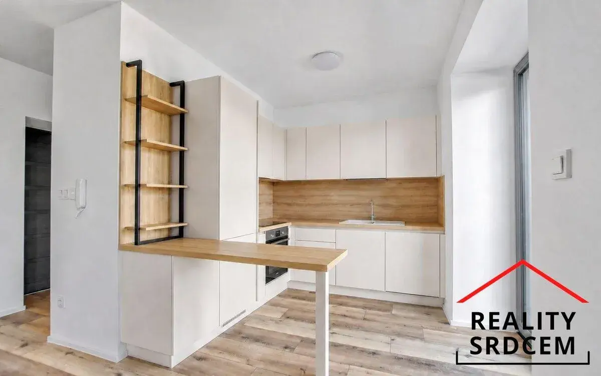 Pronájem moderního bytu 2+kk, 62 m2 s vlastní zahradou, ul.