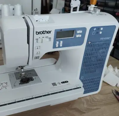 Šicí stroj Brother FS 100 WT - zánovní