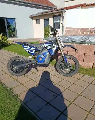 Dětská elektrická motorka HECHT