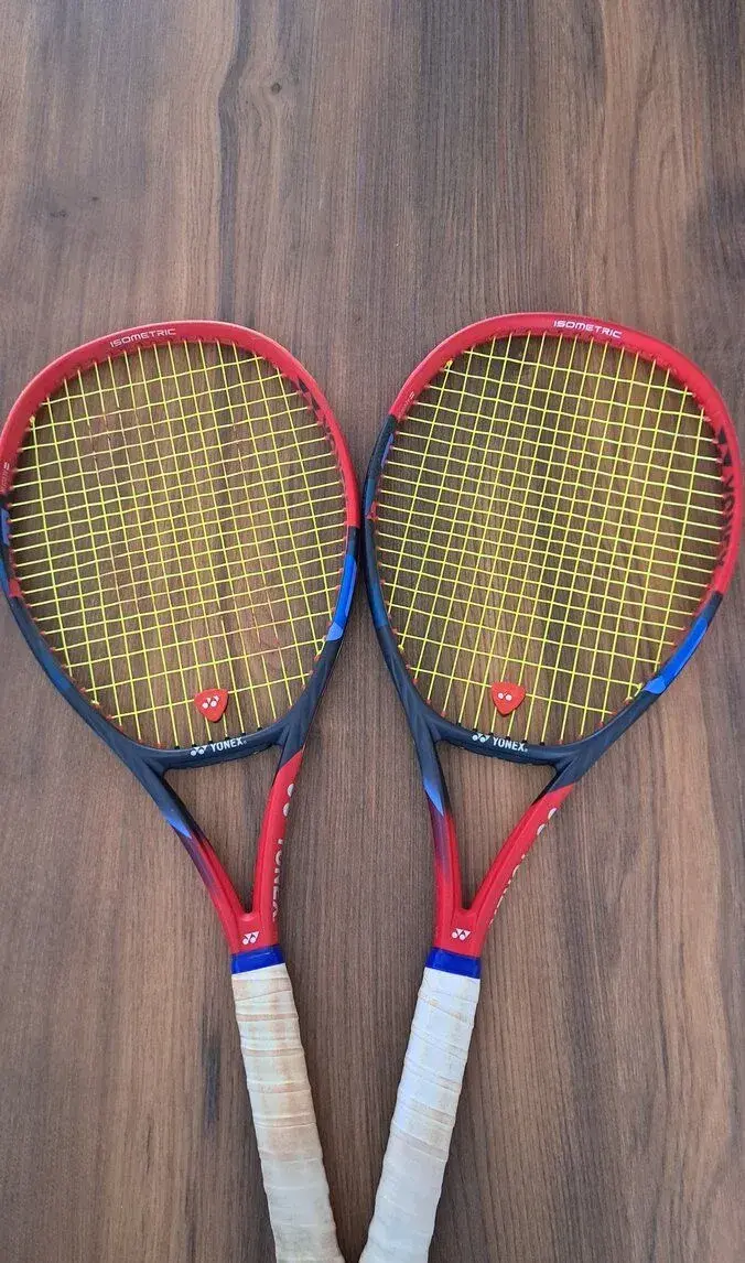 2 ks Yonex Vcore Scarlet 100