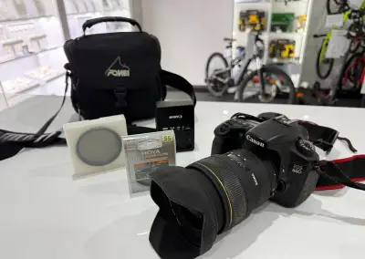 Canon EOS 60D + Sigma 24–70 mm f/2.8, brašna a příslušenství