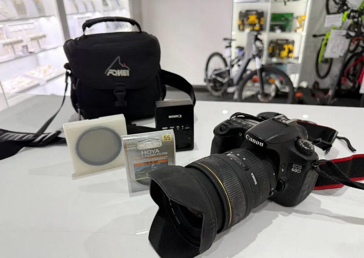Canon EOS 60D + Sigma 24–70 mm f/2.8, brašna a příslušenství
