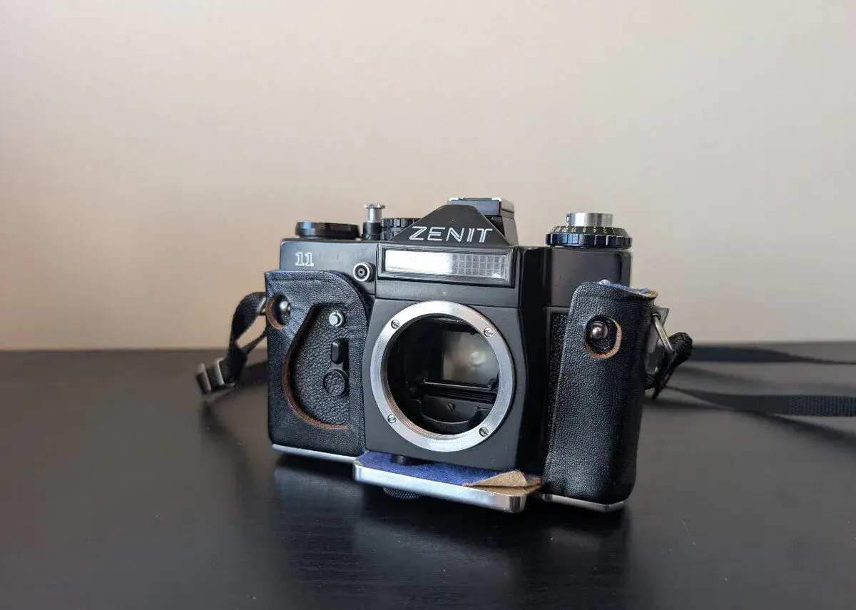 Fotoaparát Zenit 11 na kinofilmy