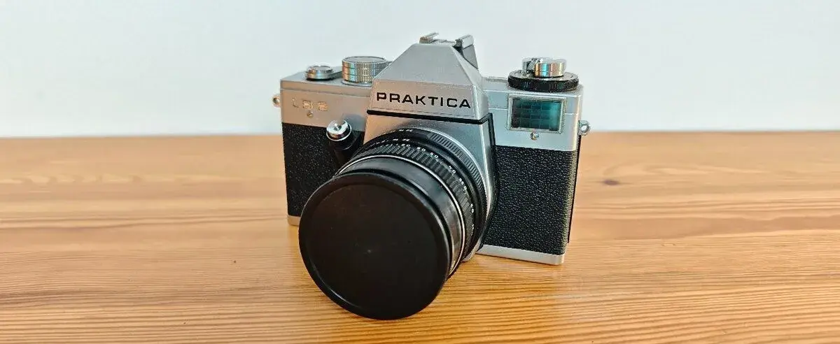 Praktica LB 2 + širokoúhlý objektiv Pentacon electric 2.8/29