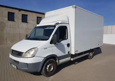 Půjčovna dodávek - Iveco Daily - skříňová dodávka