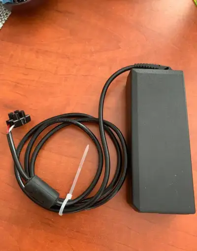 Adapter 20V síťový zdroj