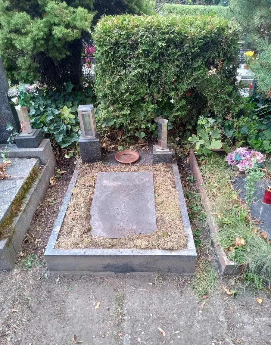 malý urnový hrob Olšany