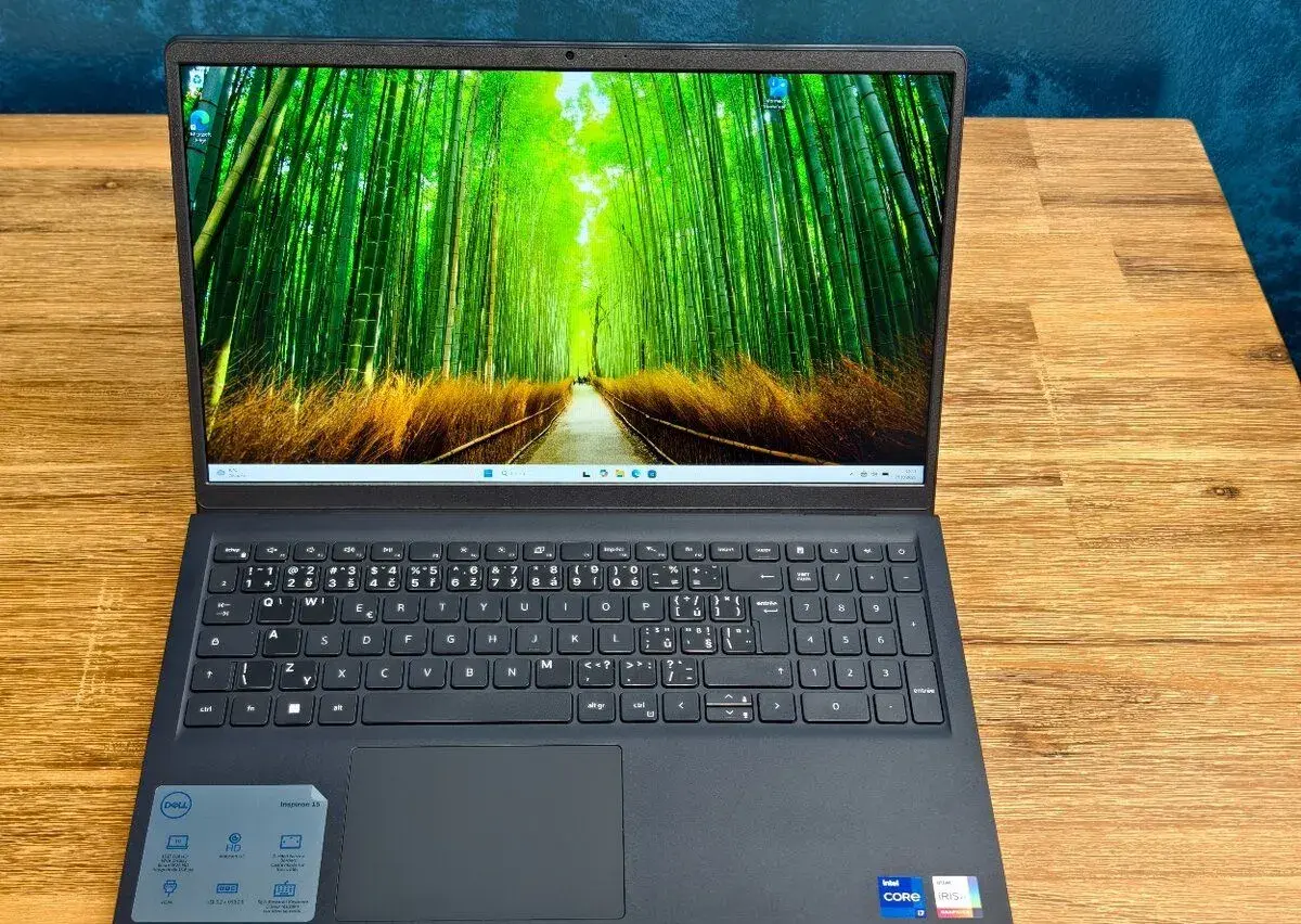 Nový 10jádrový Dell i7 1355U, 16GB, 512GB 15.6" 120Hz záruk