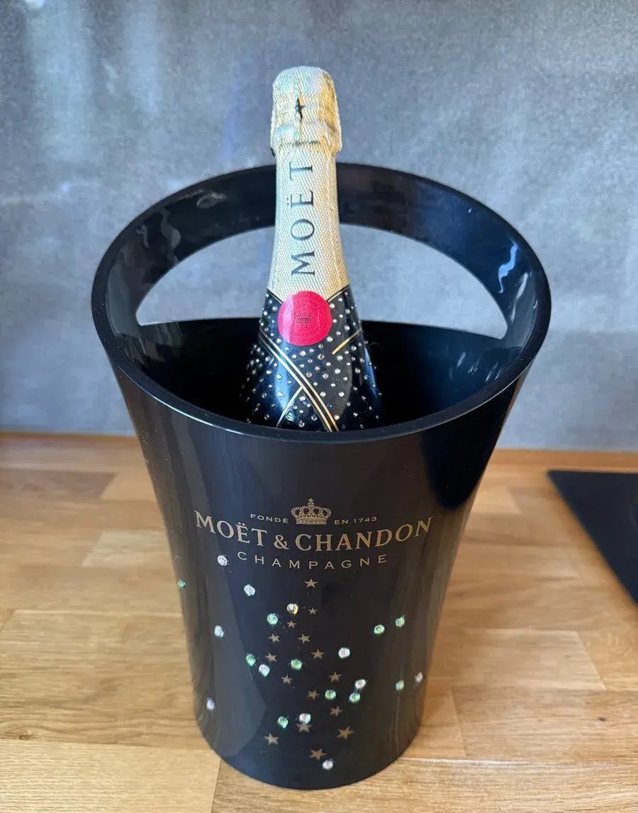 Moet & Chandon champagne a Ice kýbl,Swarovski,2006