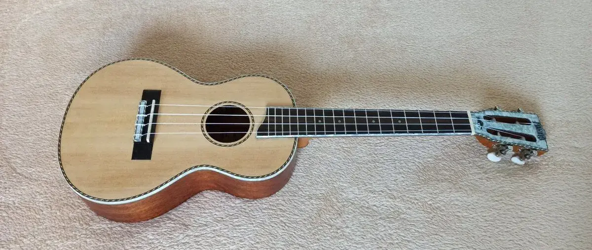 Ukulele MAHALO MP3.