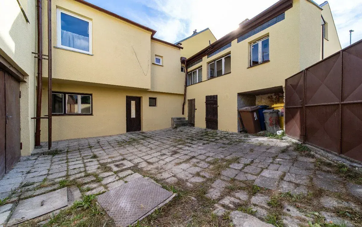 RD s 3 bytovými jednotkami - 3kk, 3kk, 2kk - 15 min od Brna