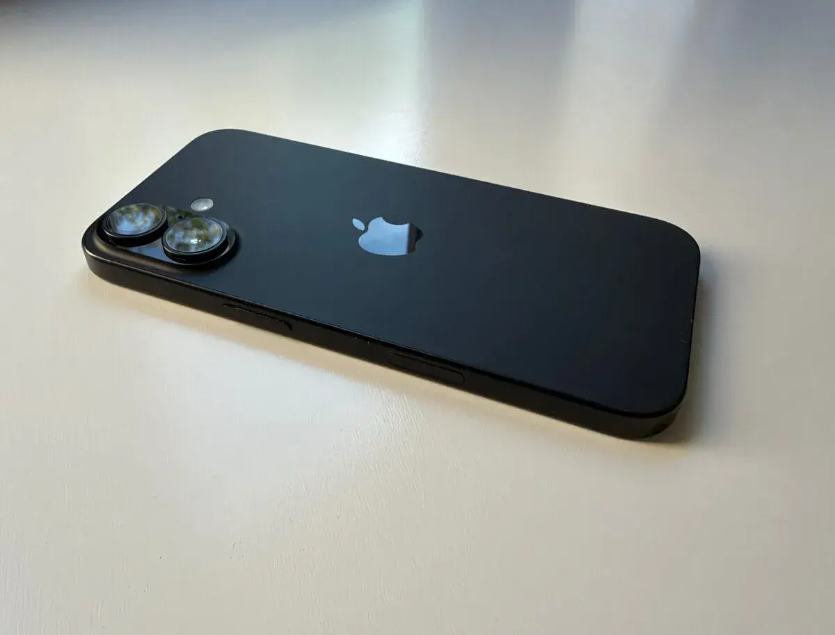 Apple iPhone 16 256 GB černý