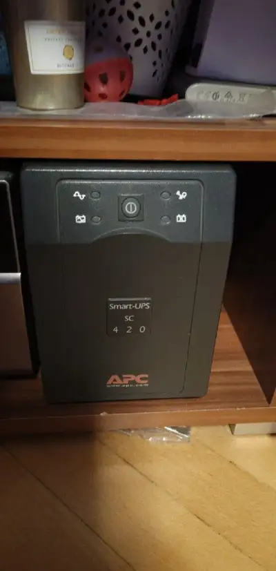 Záložní zdroj APC smart-UPS SC 420