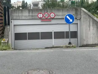 Pronájem garážového stání 25 m2, Československého exilu, Pra