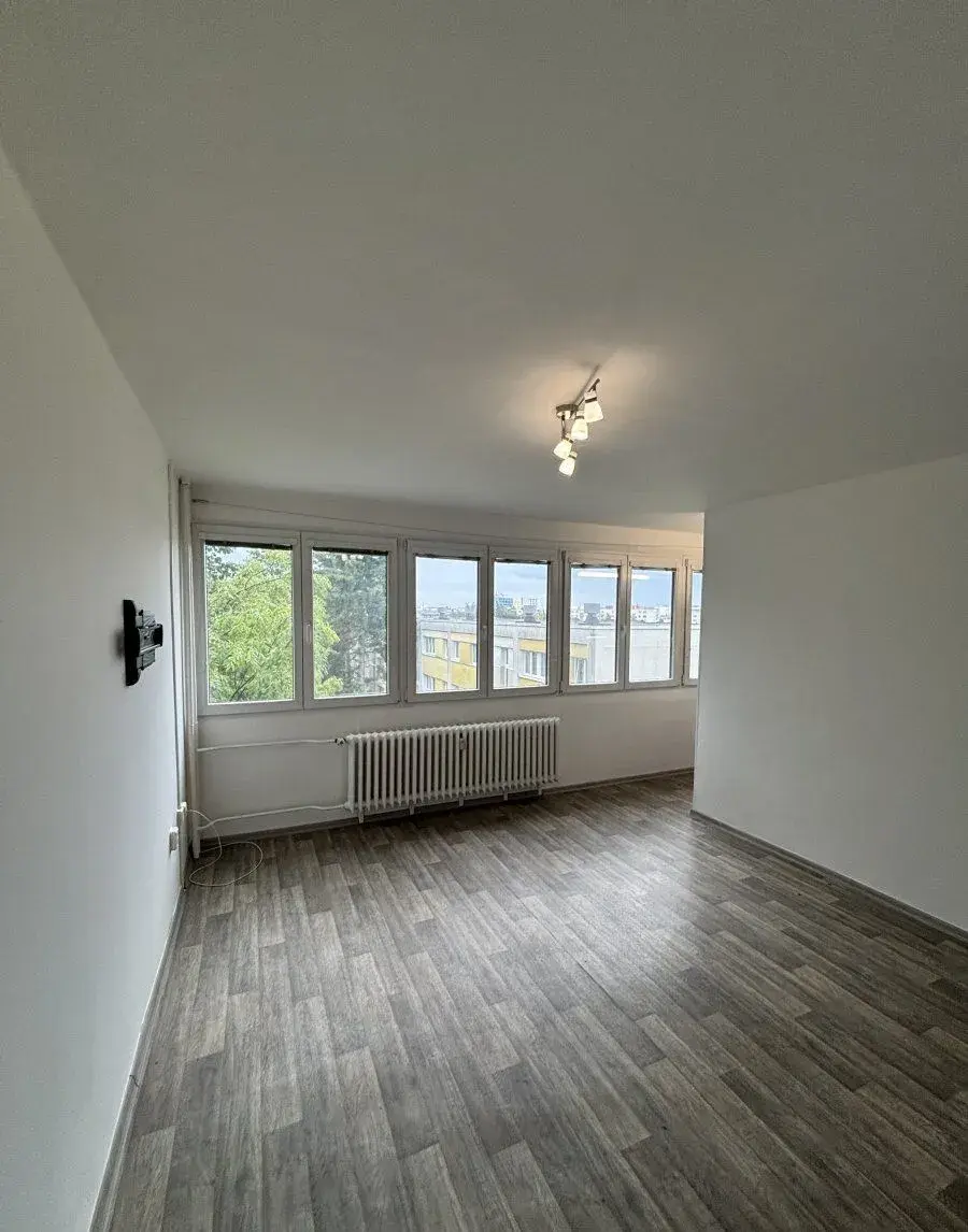 Pronájem bytu 1+kk, Severní, Slezské Předměstí, 13800 Kč/měs