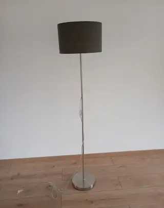 Stojací lampa