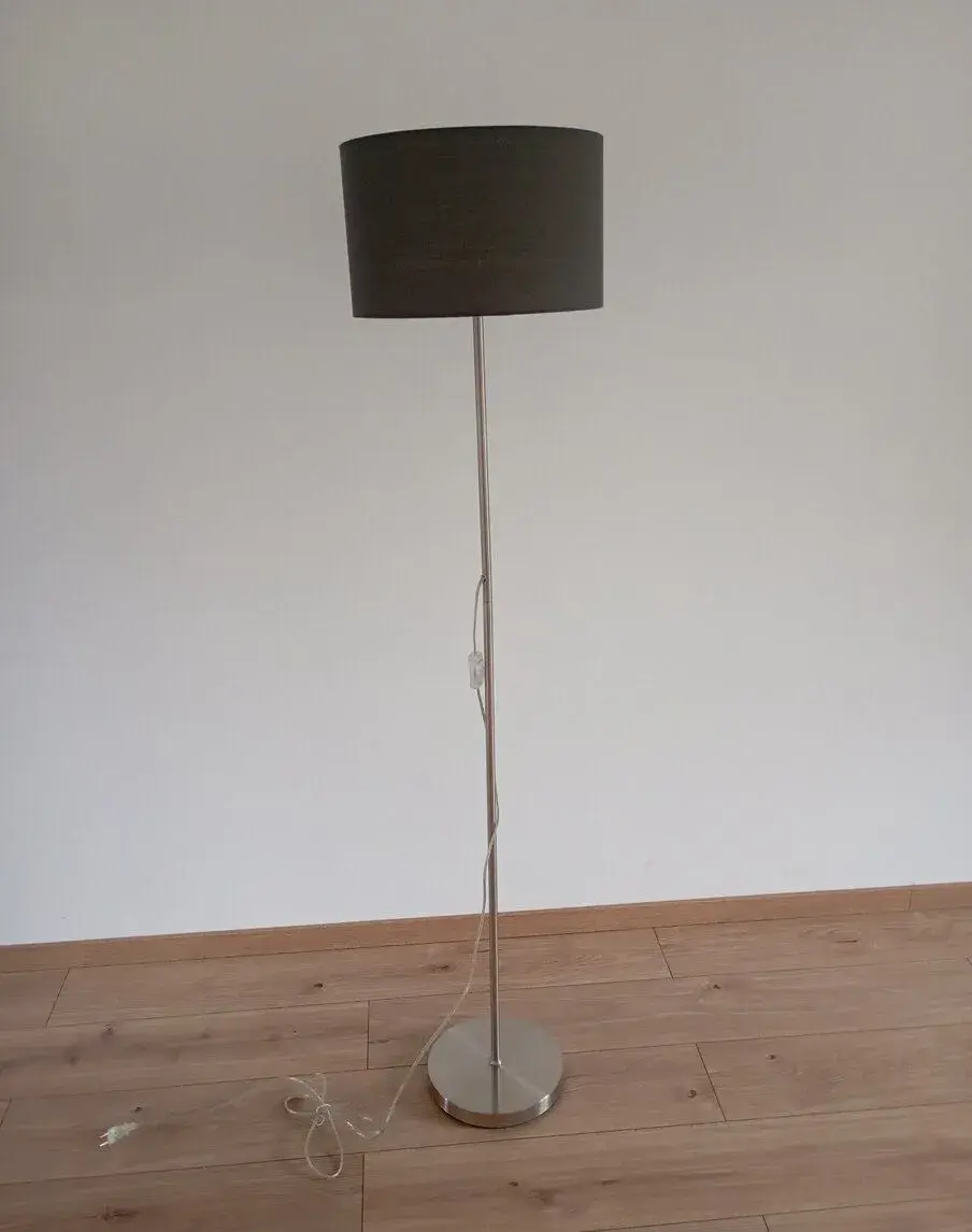 Stojací lampa
