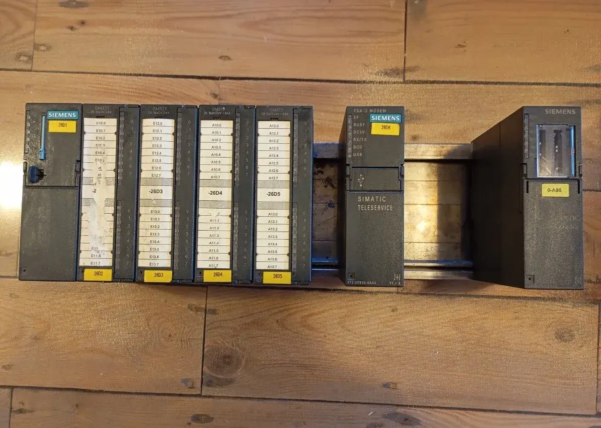 Siemens SIMATIC S7-300 - PLC sestava