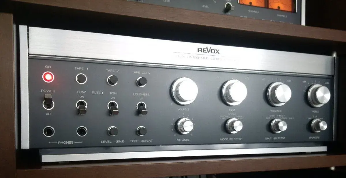 - ReVox B750mkI zesilovač