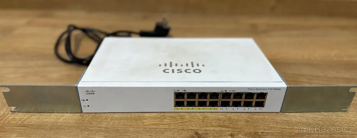 Switch CISCO 16-portový do racku