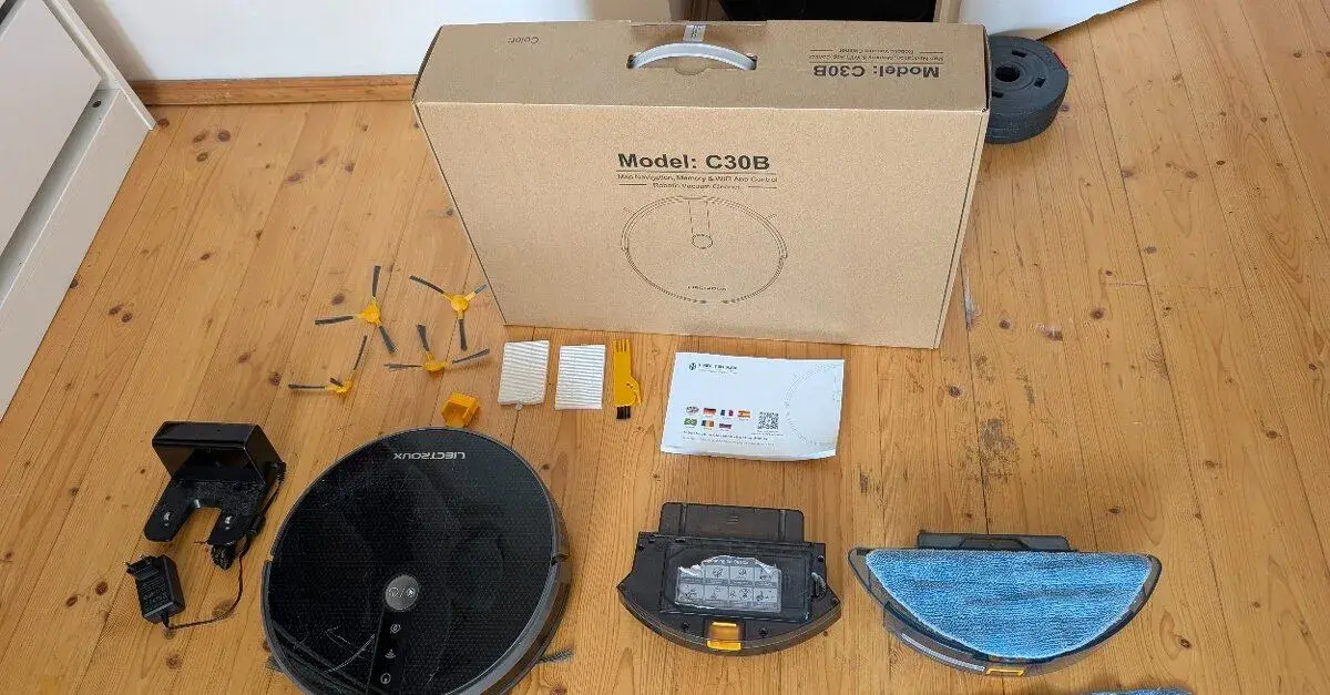 5 let starý automatický vysavač LIECTROUX C30B