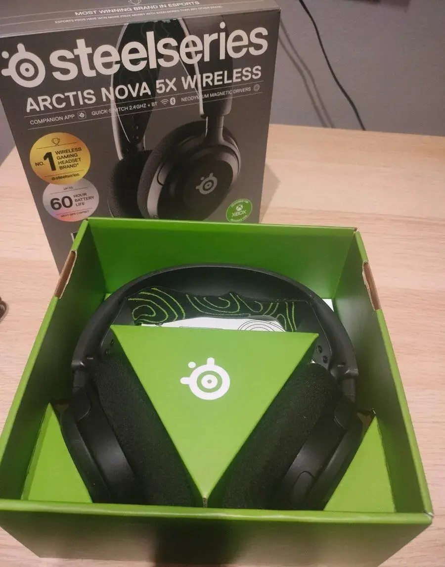 Herní bezdrátová sluchátka SteelSeries Arctis Nova 5X