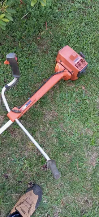 Krovinorez husqvarna 235r