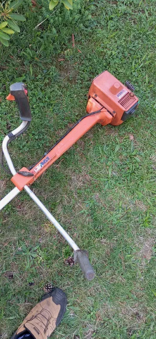 Krovinorez husqvarna 235r