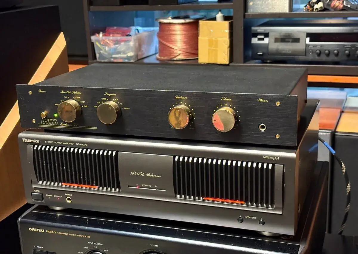 High End Předzesilovač AVM Evolution V1