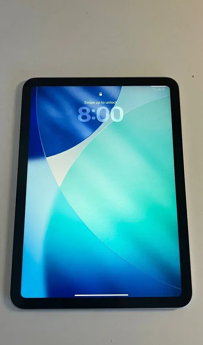 Apple iPad 2022 STAV, baterie 99 %